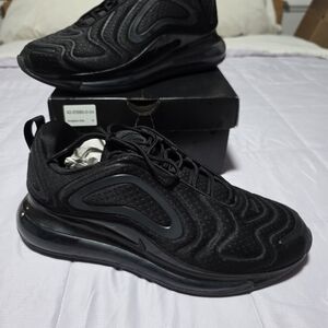 Nike Air Max 720 Black and Anthracite Sneakers